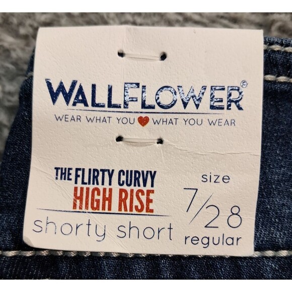 New Wallflower Shorts Womens Sz 7 28" Denim Blue Jeans Stretch Cuffed Frayed - Picture 9 of 11